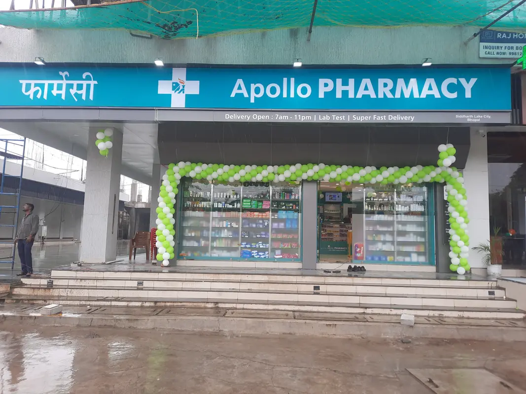 Apollo Pharmacy Siddharth Lake City Pharmacy Interior